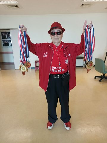 近百老翁罹癌不放棄,整合治療翻轉高齡人生 近百老翁罹癌不放棄,整合治療翻轉高齡人生