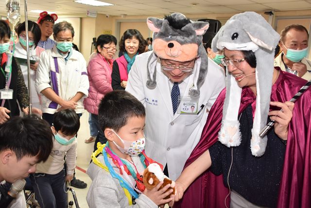 魔法縣長魔術秀 愛說話鼠太郎歡樂互動過新年