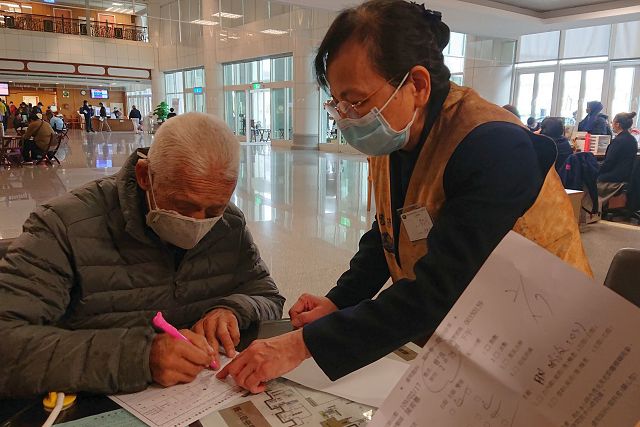 醫院志工如常付出 「疫」點不緊張