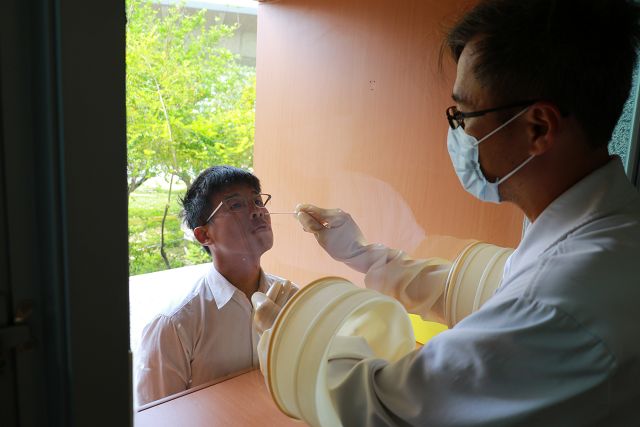 臺中慈院改裝採檢區 巧思保護醫病也省裝備 臺中慈院改裝採檢區 巧思保護醫病也省裝備