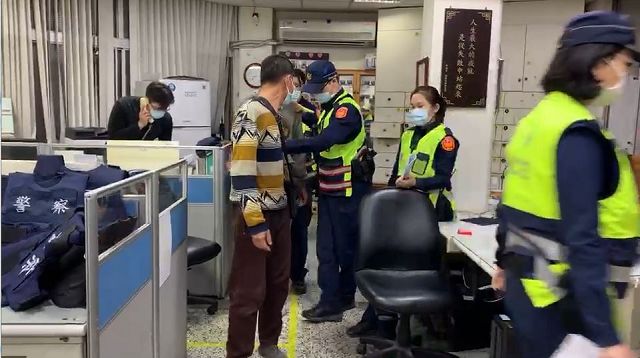 查獲十名非法移工 中警五分局堵防疫破口