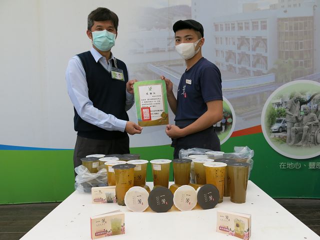 在地豐原人超暖心 甜品飲料打氣