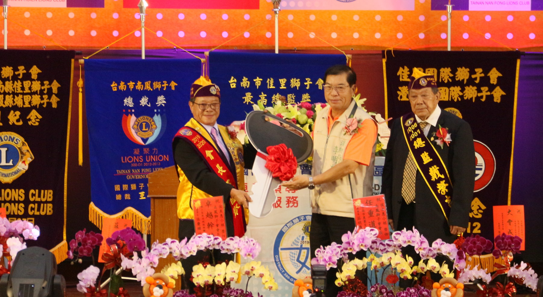 台南市佳里獅子會贈ICS專用救災指揮車 黃偉哲期拋磚引玉喚各界公益善舉 台南市佳里獅子會贈ICS專用救災指揮車 黃偉哲期拋磚引玉喚各界公益善舉