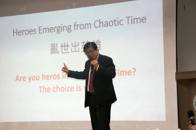 中國醫藥大學洪明奇校長受邀現代生物醫學講座以「亂世出英雄」為題發表演講 中國醫藥大學洪明奇校長受邀現代生物醫學講座以「亂世出英雄」為題發表演講