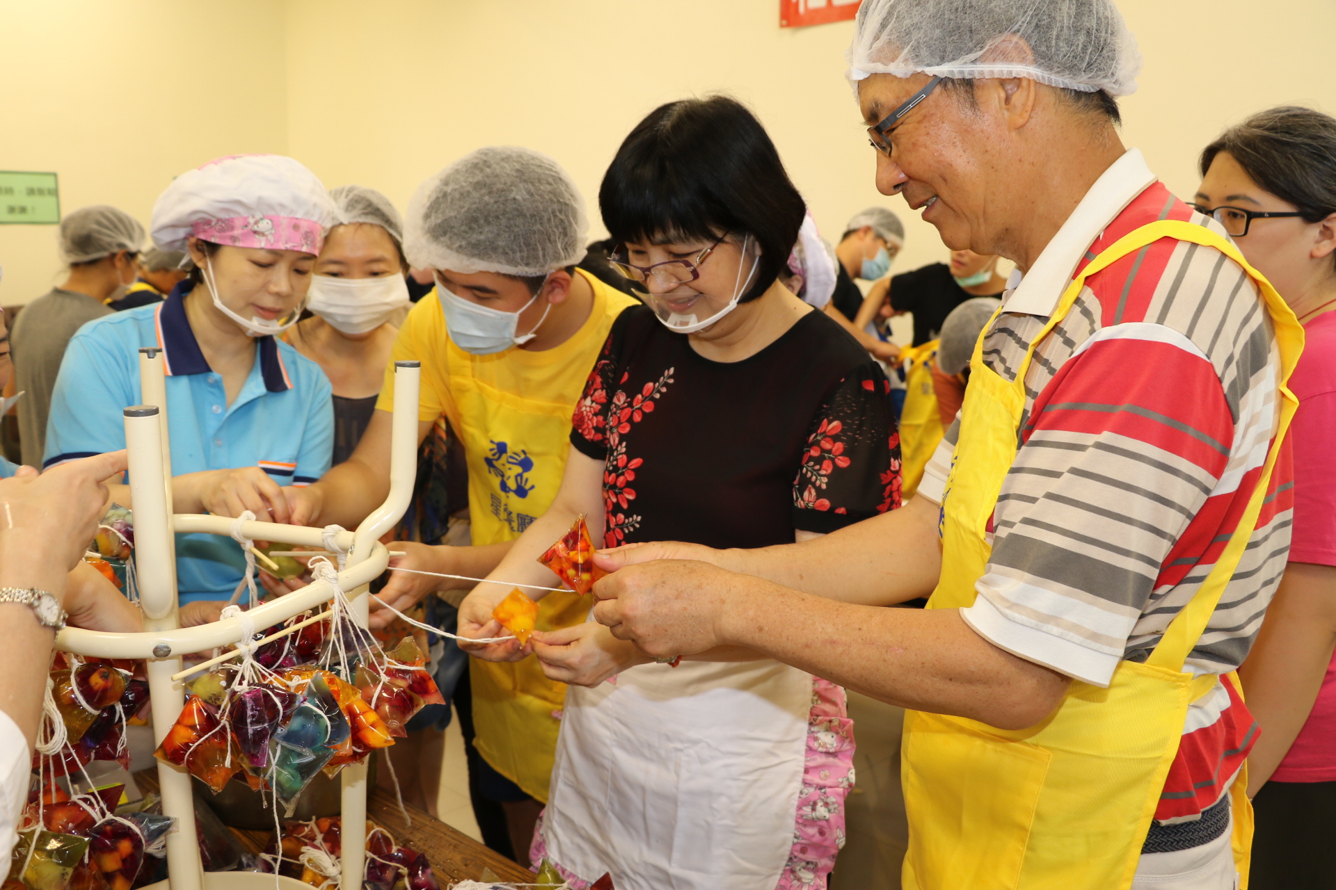 俗稱星兒的自閉症者聯合舉辦「食農烘焙有愛、端午凍起來」活動