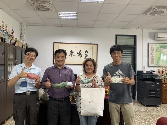 廉政志工縫製愛心口罩套贈與烈嶼鄉學童 廉政志工縫製愛心口罩套贈與烈嶼鄉學童