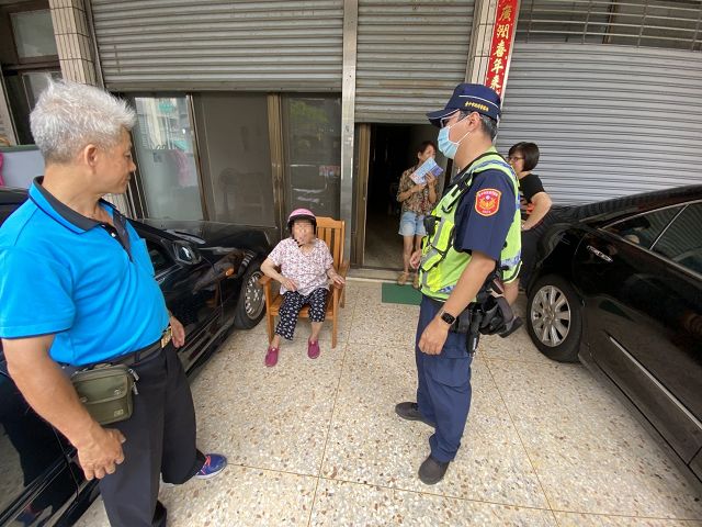 協助迷途老人返家 實習小女警為民服務初體驗