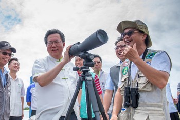 率先全國改造魚塭為潮間帶濕地，打造許厝港濕地為候鳥棲息地  