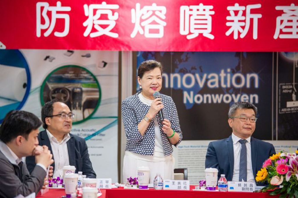 防疫國家隊向前邁進，國內首座自主生產熔噴產線在桃園