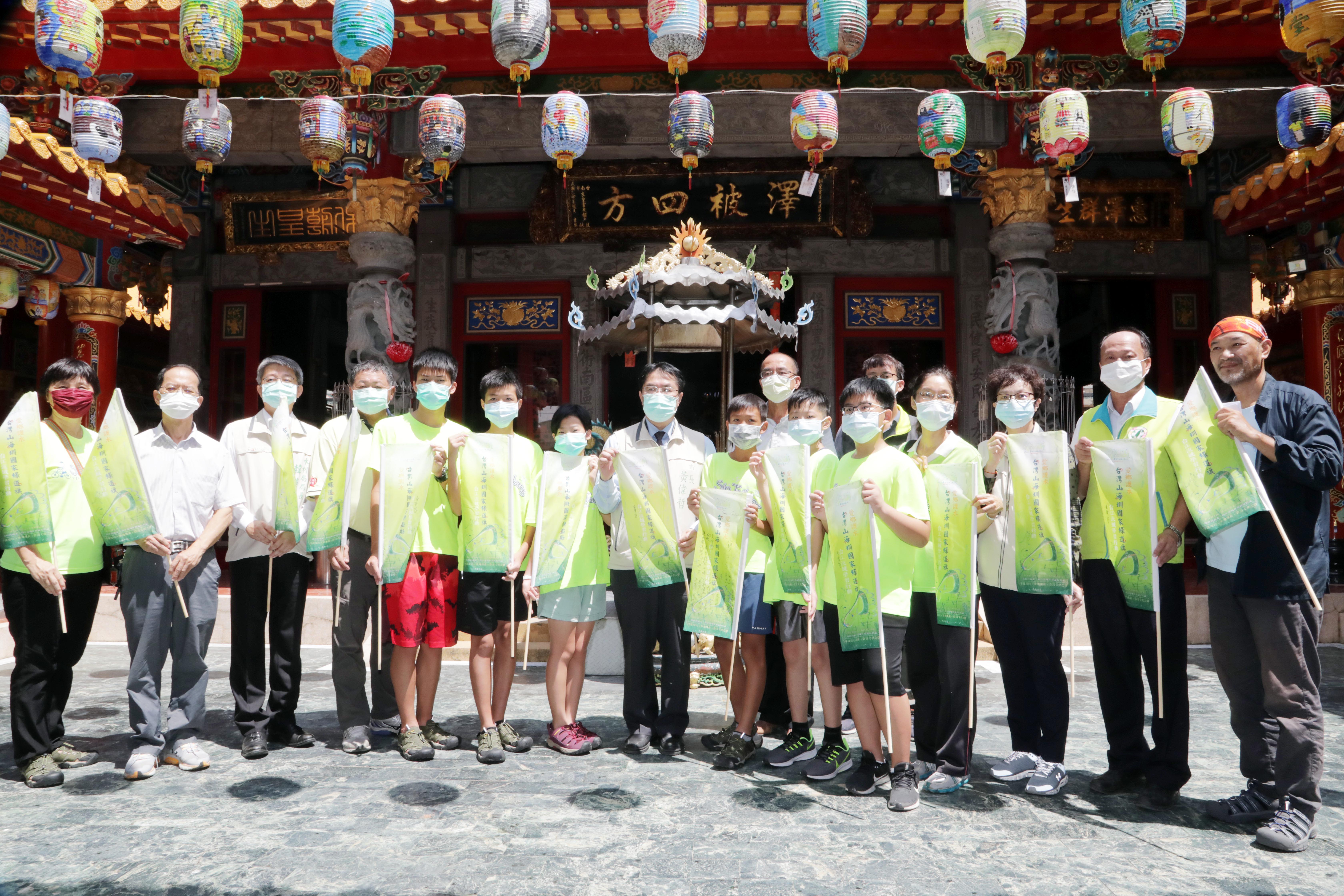 小台江重踏台灣山海圳國家綠道 ​黃偉哲親自授旗祝福平安順利