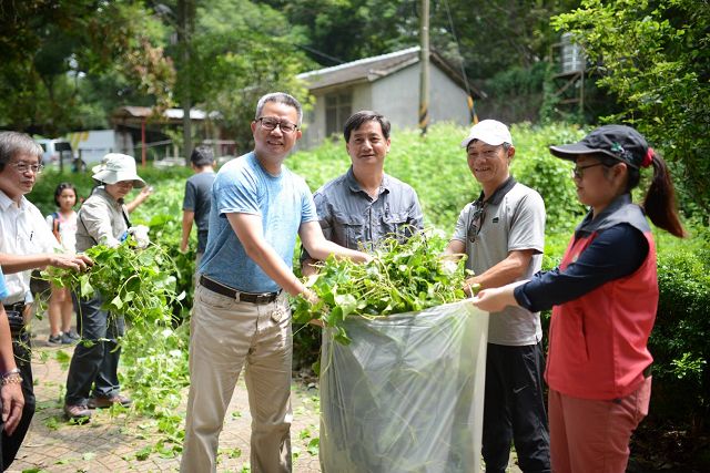 小花蔓澤蘭防除宣導活動　田中鎮碧峰里拿冠