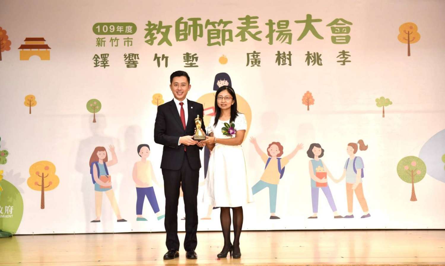 教師節快樂！市長林智堅表揚400位優秀教師 賴香君推獨木舟探索課獲師鐸獎