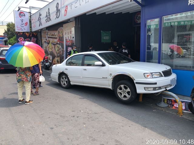 這不是幽靈汽車 自小客車是誰開至對向？