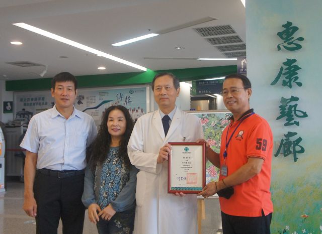 國畫大師身兼臺中榮總志工 國際級畫作於惠康藝廊展出 國畫大師身兼臺中榮總志工 國際級畫作於惠康藝廊展出