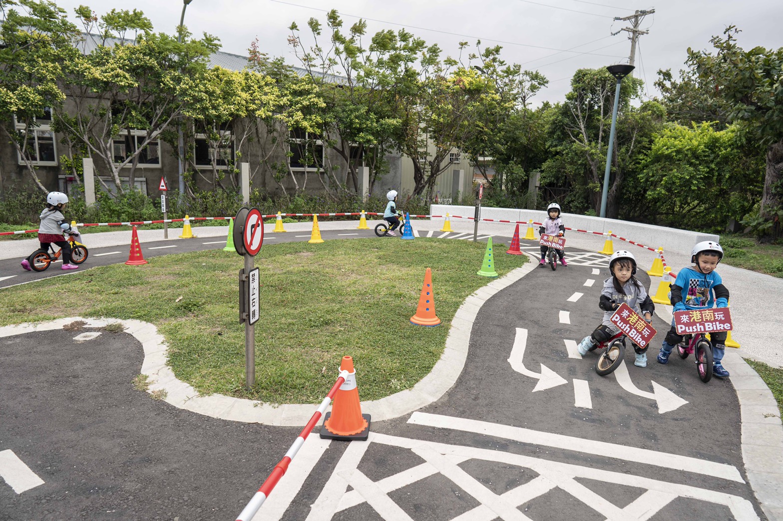 安心旅遊補助倒數 來竹市港南運河公園騎單車 還能逛市集、看表演