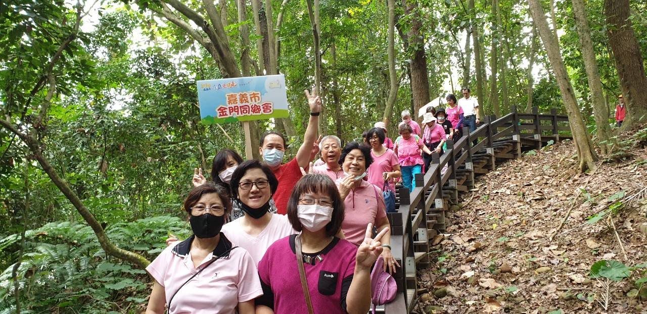 嘉義公園趣健走 粉紅衫軍拉近健康距離