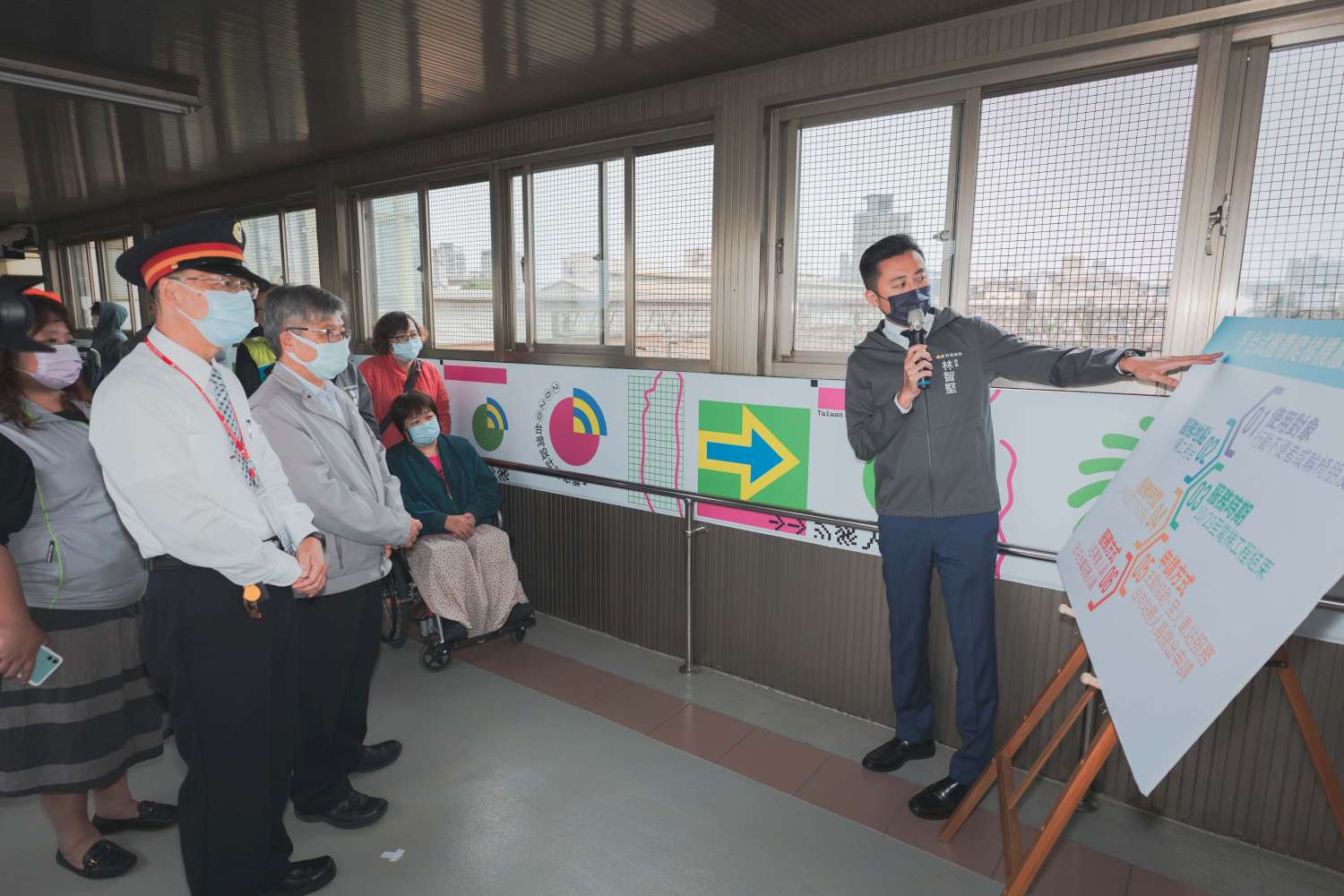 新竹火車站電梯維修　市府台鐵推「爬梯好朋友」暖心服務輪椅族