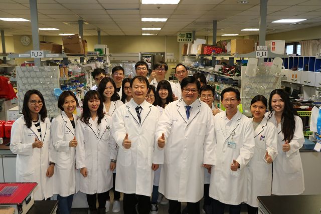 中國醫藥大學校長洪明奇院士帶領國際合作團隊,研究成果榮登國際知名期刊《肝病學雜誌》 中國醫藥大學校長洪明奇院士帶領國際合作團隊,研究成果榮登國際知名期刊《肝病學雜誌》