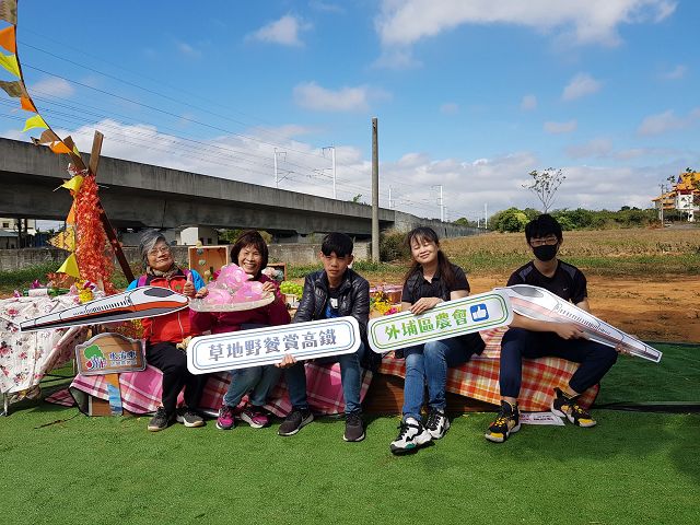 臺中外埔賞高鐵　草地野餐漫步輕生活