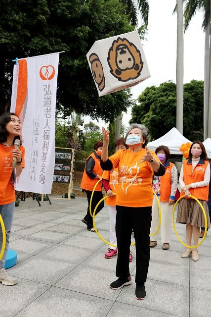 中市社會局與弘道攜手推「老少共好」參與長輩達6924人次