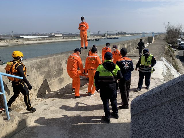 雲林金湖驚見浮屍　海巡警消協同處置