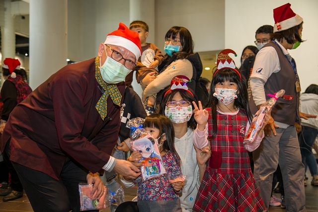 國美館兒童繪本區「最美的禮物」親子活動 揭開溫馨聖誕序幕