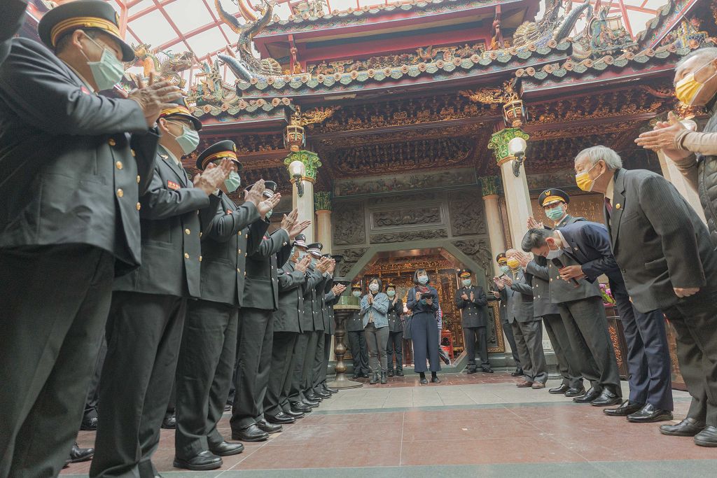 119消防節前夕 林智堅市長率消防弟兄上香 祈求消防義消弟兄值勤平安