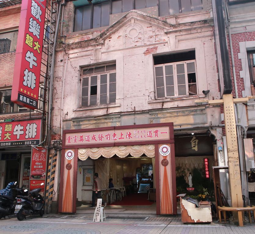 林右昌悼念自立書店創辦人 遺憾無法與阿公牽手搭豎梯