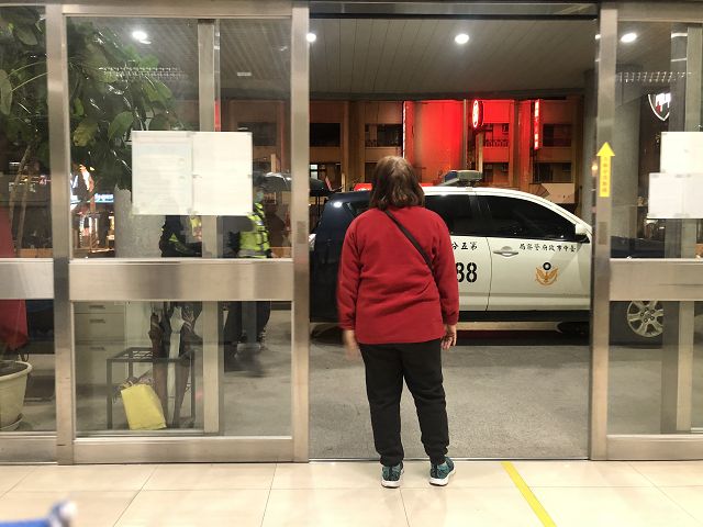 夫下錯車站妻心急警火速尋回迷途翁