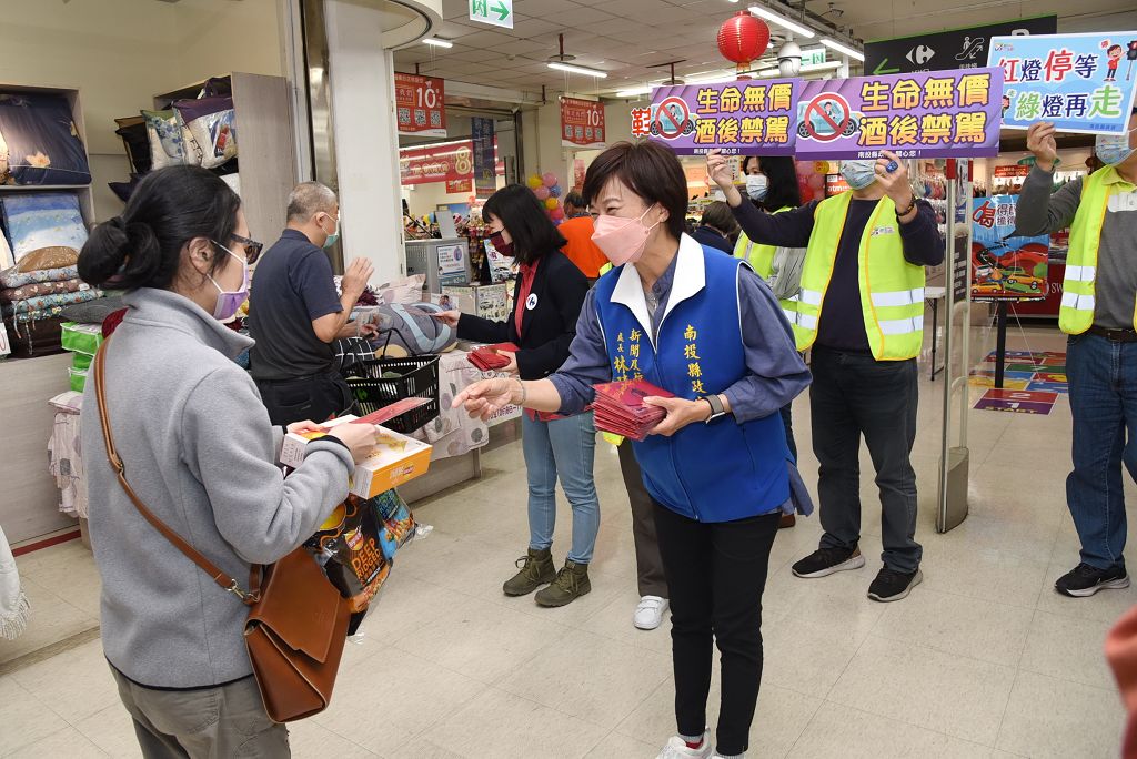 縣長道安廣播賣場放送  提醒民眾不酒駕