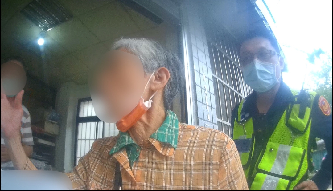 嬤迷途全因難忘這一味 警助返家更添人情味 嬤迷途全因難忘這一味 警助返家更添人情味