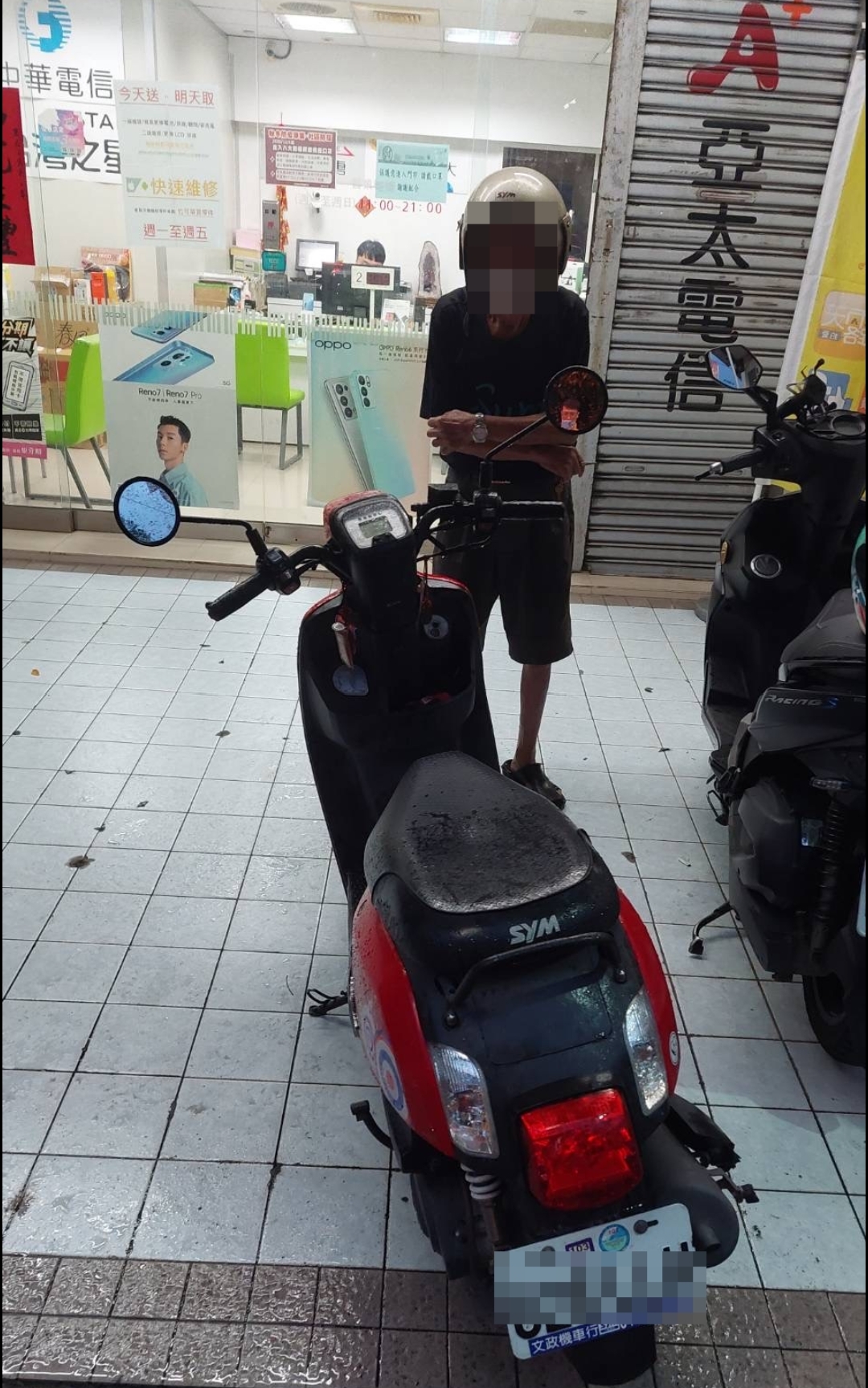 88歲老翁騎機車大雨中迷航 下班後的潭北警熱心找人