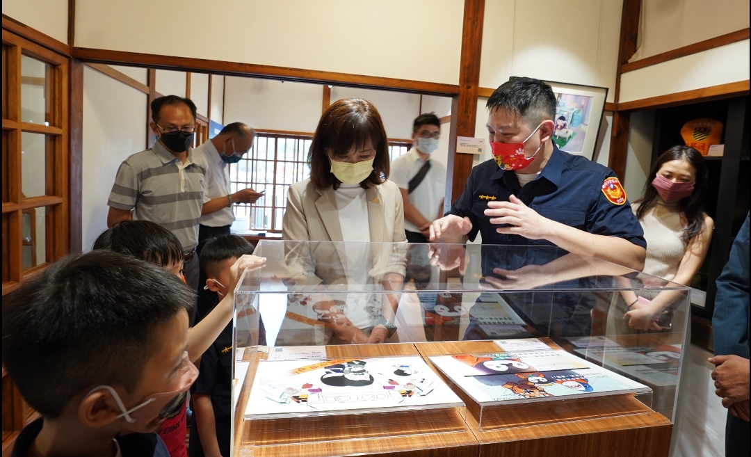 竹市警辦全國波麗士插畫展 副市長沈慧虹持續推動福利讓警察同仁有家的感覺