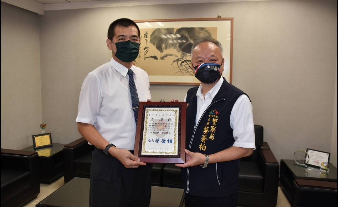 詐團搶搭美元熱潮 警長表揚阻詐百萬 詐團搶搭美元熱潮 警長表揚阻詐百萬