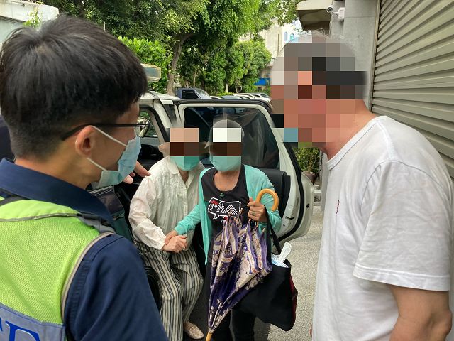 九旬婦打完四劑疫苗迷途　中四黎明警熱心助返家