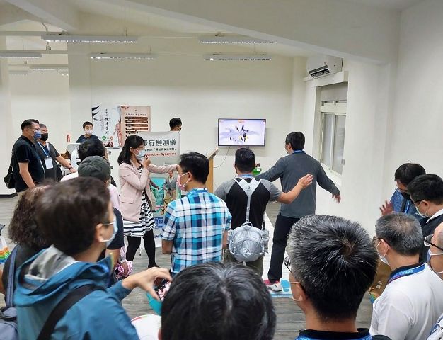 畢業離校30年 新埔工專校友風雨無阻返校開同學會 畢業離校30年 新埔工專校友風雨無阻返校開同學會