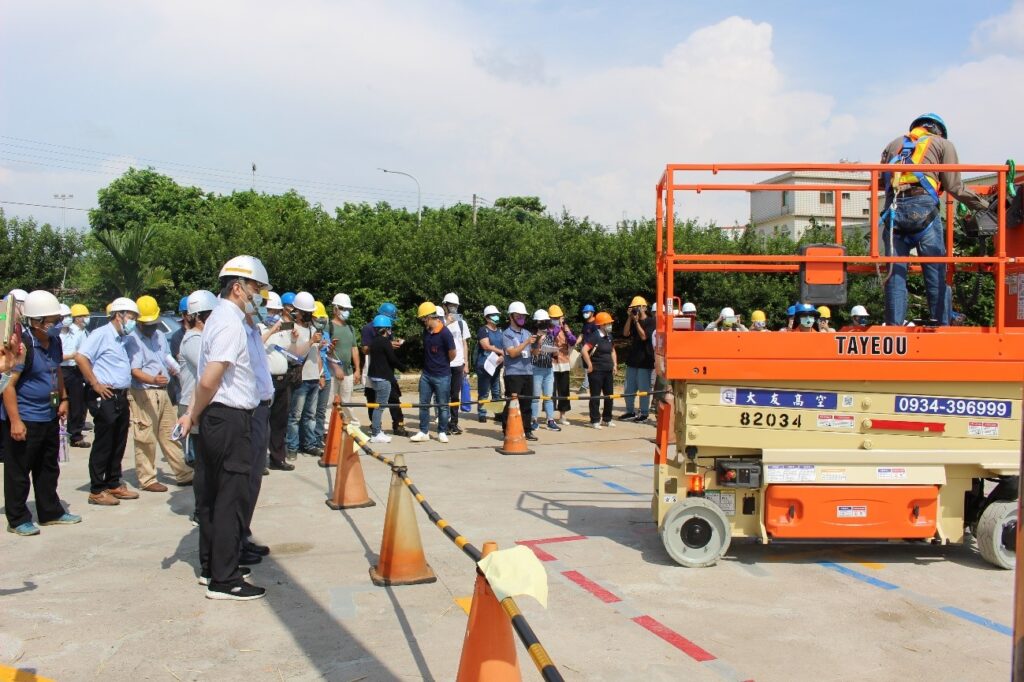 職安署高空工作車操作人員術科實習 圖片來源:職安署網站