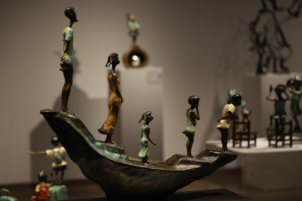 勤益科大舉辦「開枝散葉雕塑三人展」立體雕塑走入校園