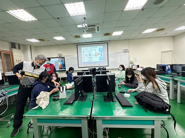 弘光醫工系辦智慧醫療器材探索營 助高中生摸索興趣 弘光醫工系辦智慧醫療器材探索營 助高中生摸索興趣