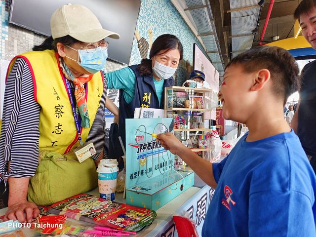 防詐宣導在洲際球場「打詐敲敲樂」闖關玩不停