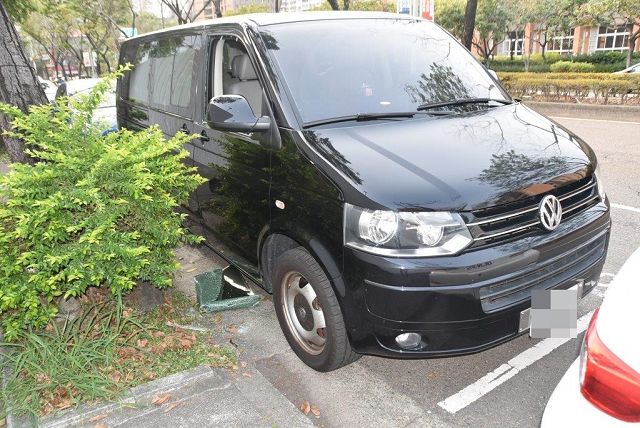 賊星該敗　無業男連砸車窗竊財物遭逮