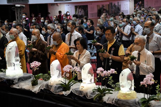 宜蘭慈濟吉祥月祈福　聲樂家簡文秀獻唱祝福