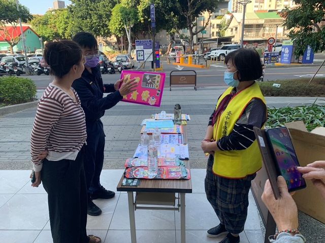 北屯警寒冬送暖　春節前及時雨潤遊民